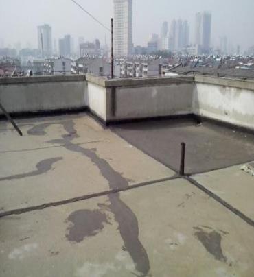 站前漏水维修 楼顶漏水是什么原因，楼顶漏水维修方法是什么?